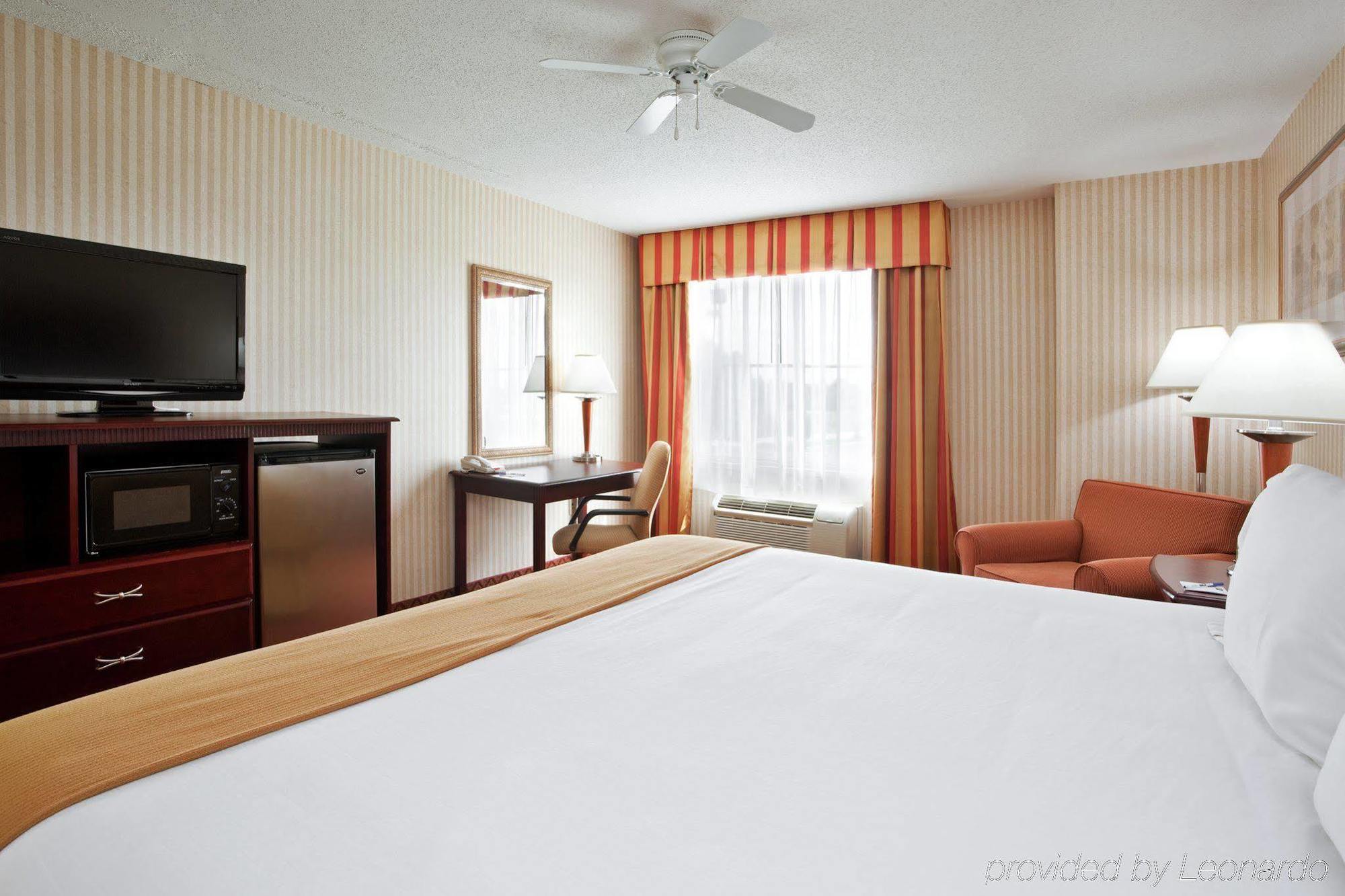 Holiday Inn Express Wixom, An Ihg Hotel Room photo