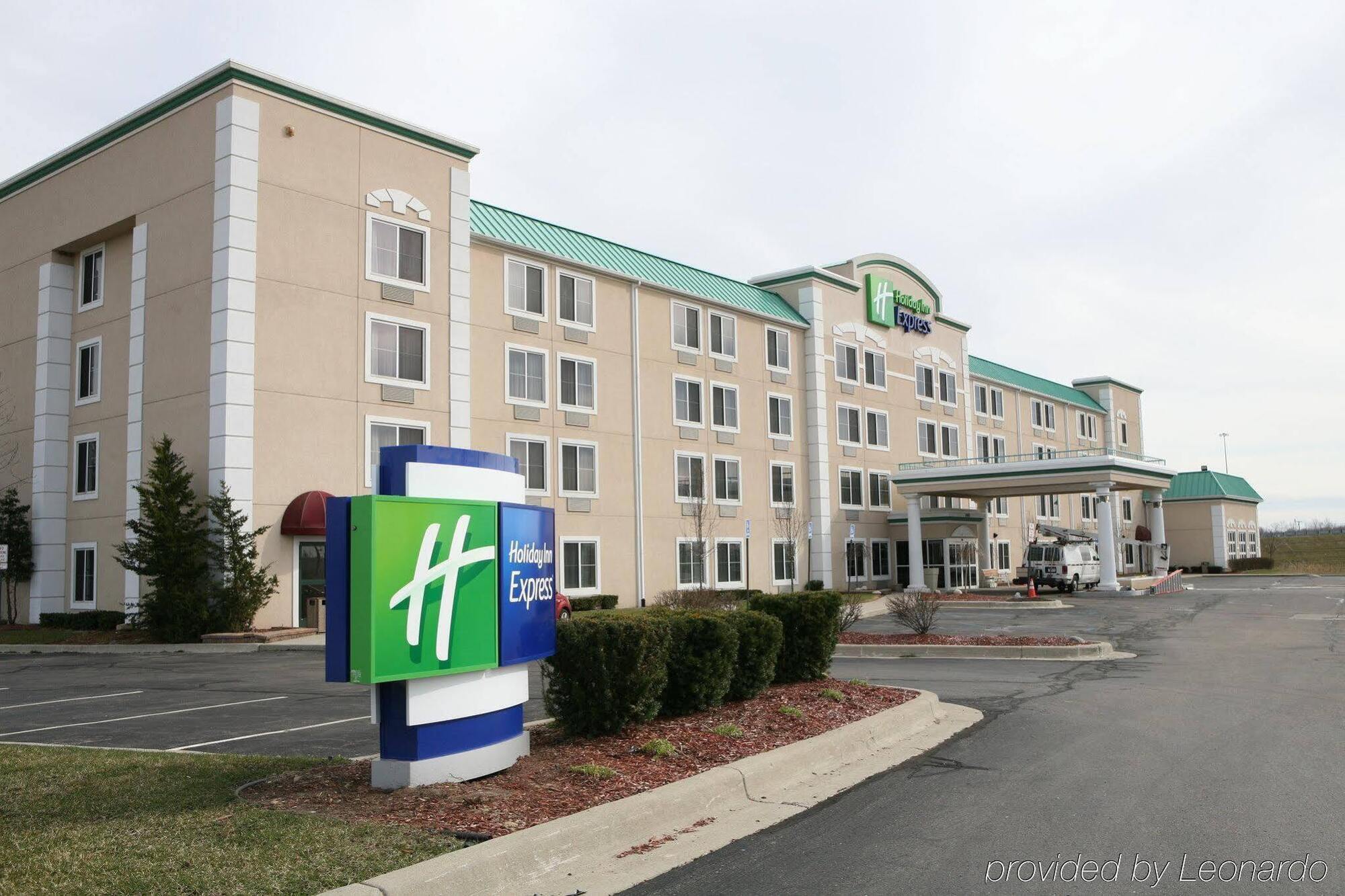 Holiday Inn Express Wixom, An Ihg Hotel Exterior photo